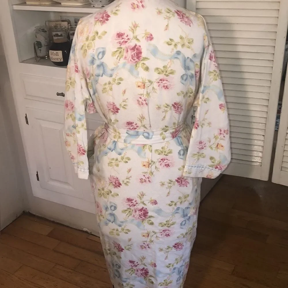 Christian Dior Vintage 1980s Floral Robe 2 Pockets Modesty Button Lace Detail
